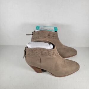 NWT Violet & Red Jackson Lazer Cut Topline Taupe Western Feminine Bootie Size 8